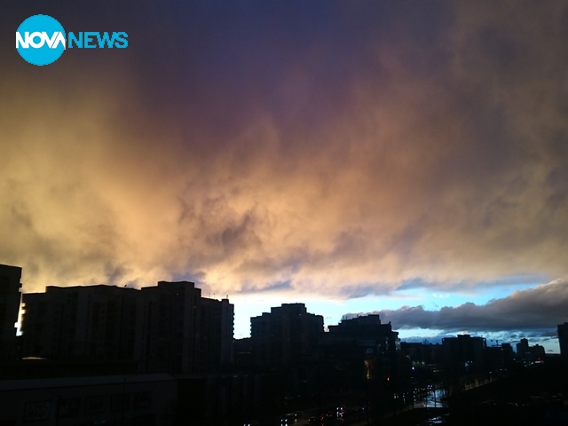 Красиво небе над нощна София