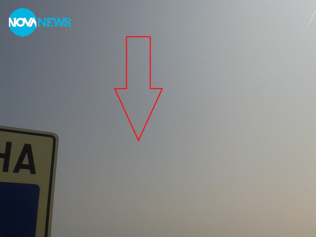 Военен самолет прелетя над Варна