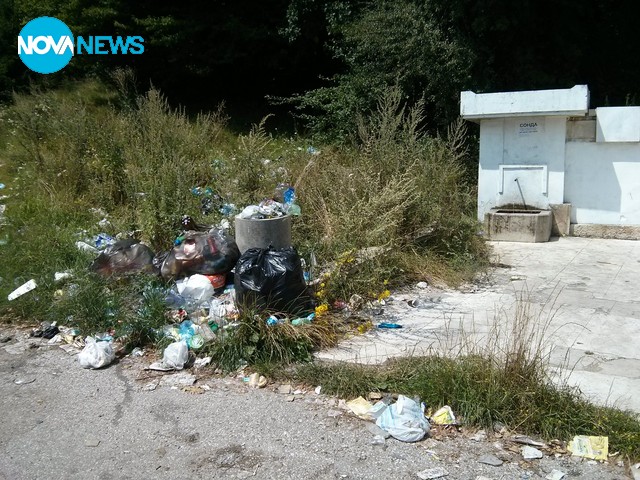 "Красива" гледка по пътя Ихтиман - Самоков, край яз.Искър