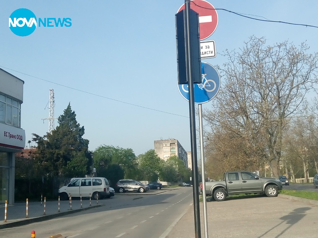 Вело светофар VS пътен знак