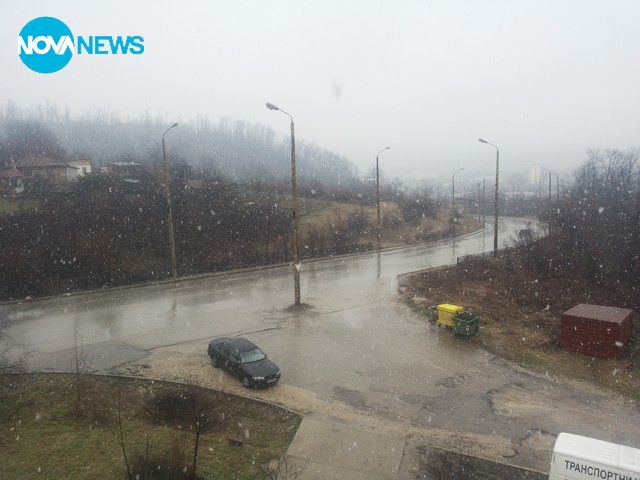 Няма осветление на тази улица от един месец