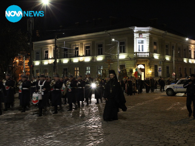 Литийно шествие с гвардейски духов оркестър и заря