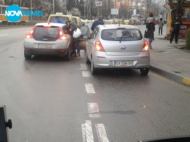 Така се спира на спирка!