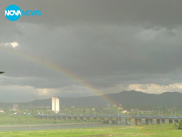 Градушка, дъжд и дъга