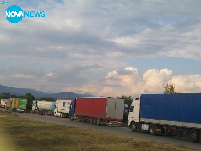 Нагло паркиране на ТИР-ове
