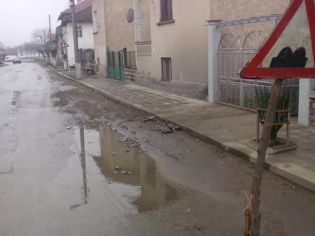 Пропадане на пътната настилка след некачествено изпълнение