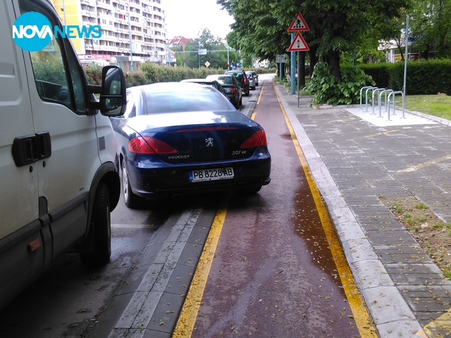 Да паркираш на велоалея