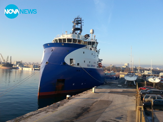 Странен кораб