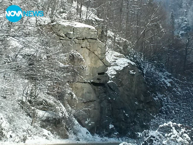 Човешката глава на пътя между гр.Батак и гр.Пешера