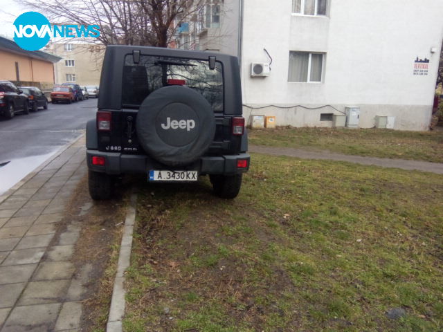 Паркиране в зелени площи