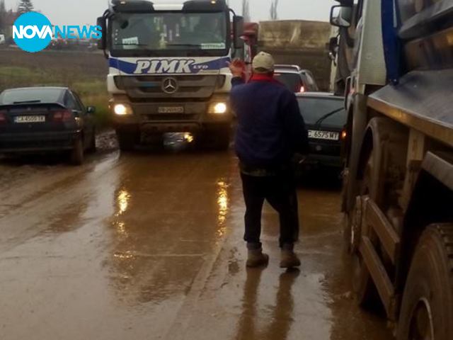 Трафик и кални улици