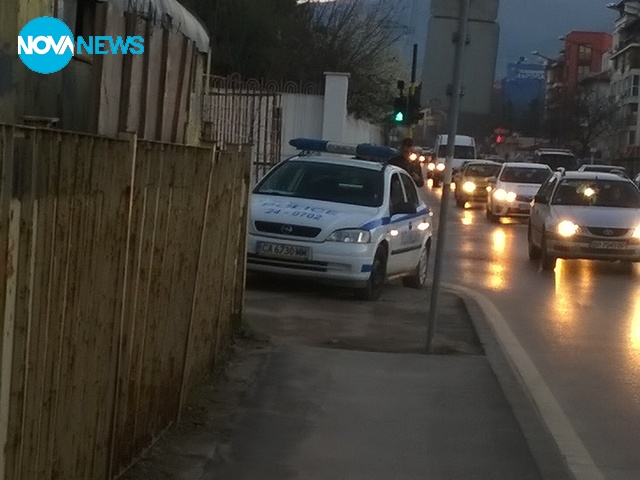 Как паркира родната полиция