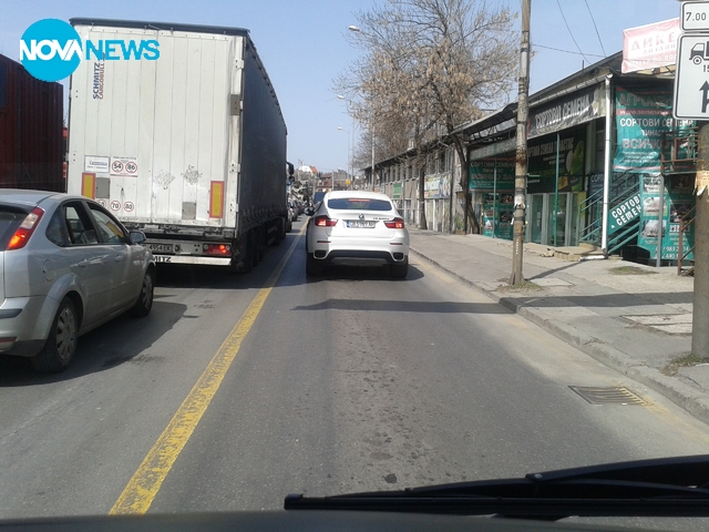 Бързак в бус лентата