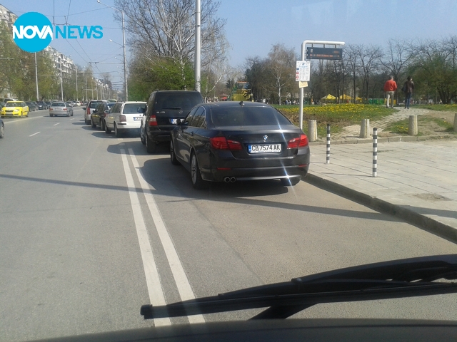 Така се спира на спирка!