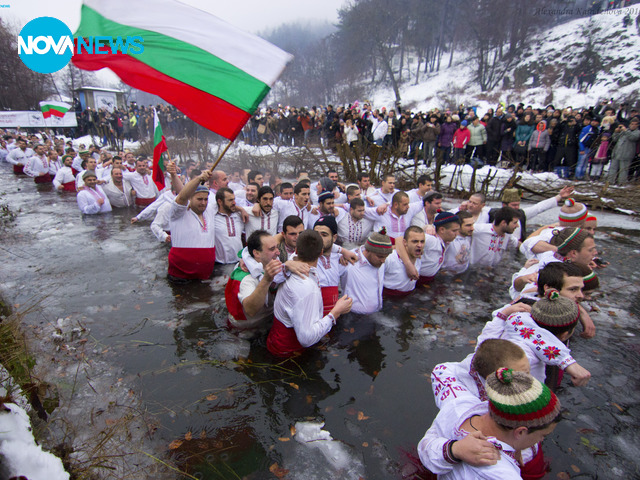 Йордановден - мъжко, ледено хоро в Калофер