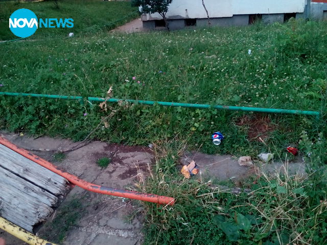 Детската площадка, на която играят децата от кв.Медковец в гр.Враца