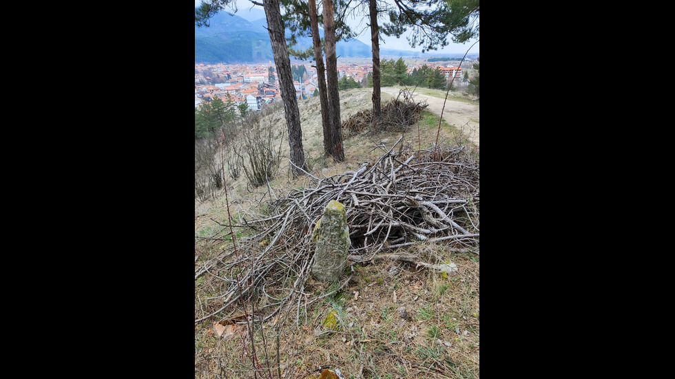 Старинни кръстове в пепел и забрава