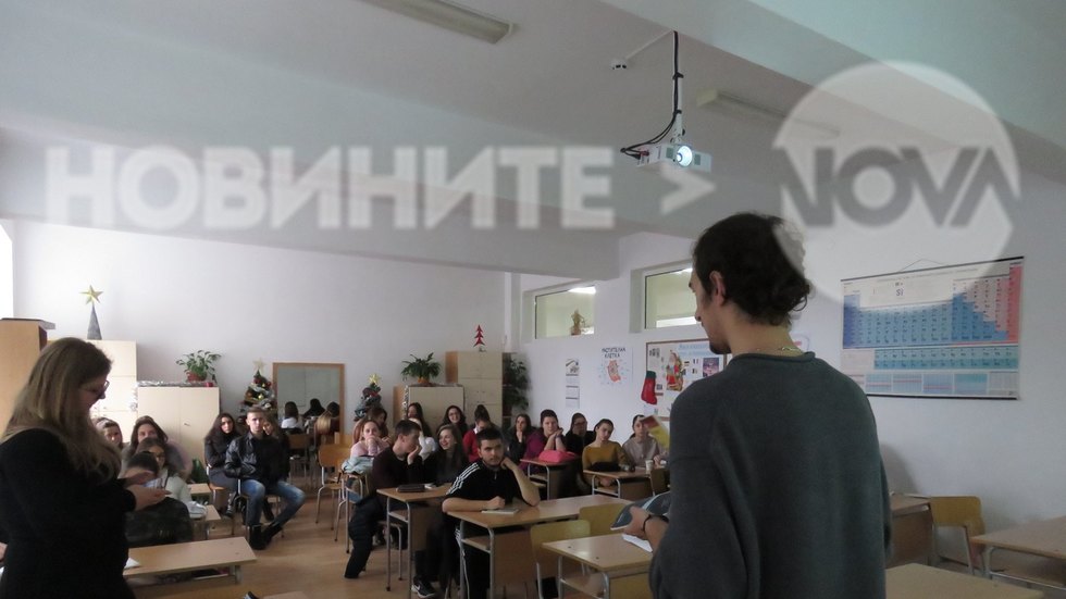 Първата в България Академия за гражданско образование
