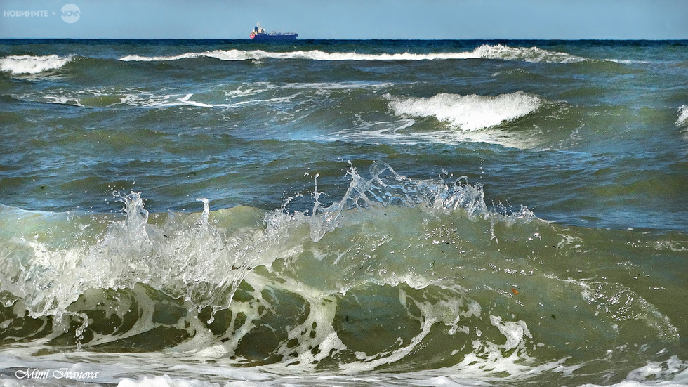 Развълнувано море..