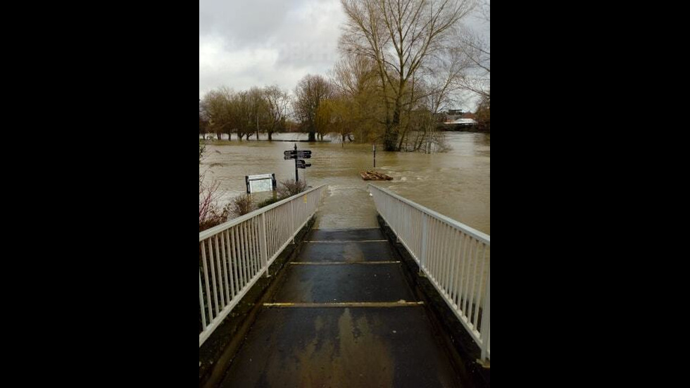 Наводнен град във Великобритания
