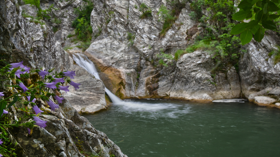 Водопад Сини вир