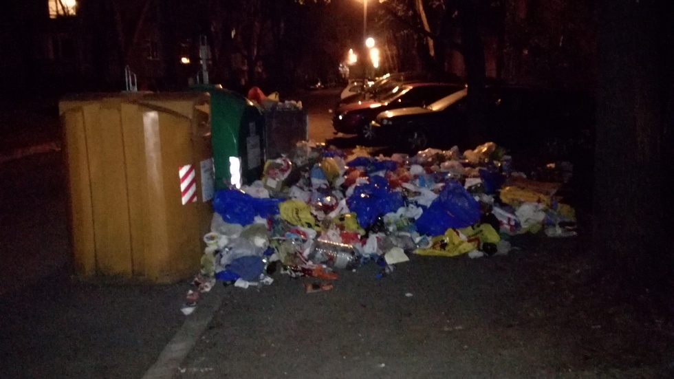 Сметище в междублоково пространство