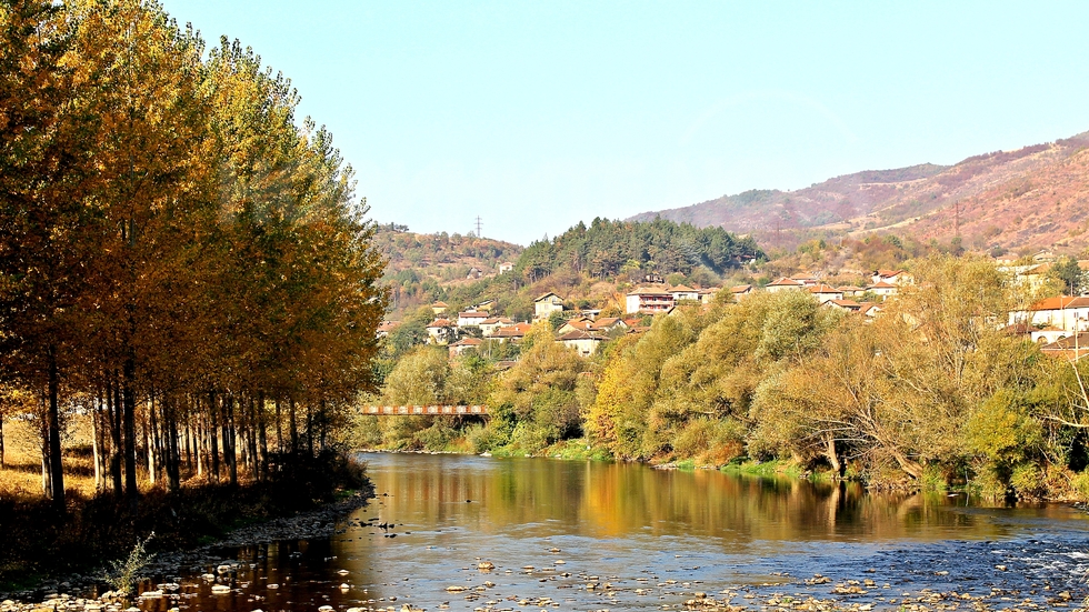 Река Искър и Зверино през есента