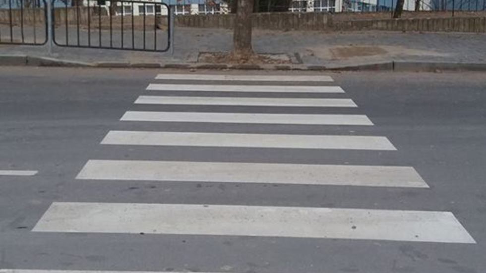 Абсурдна пешеходна пътека