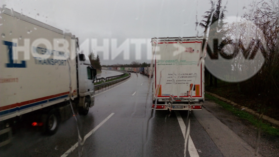 28 километра опашка от товарни камиони на ГКПП "Капитан Андреево"