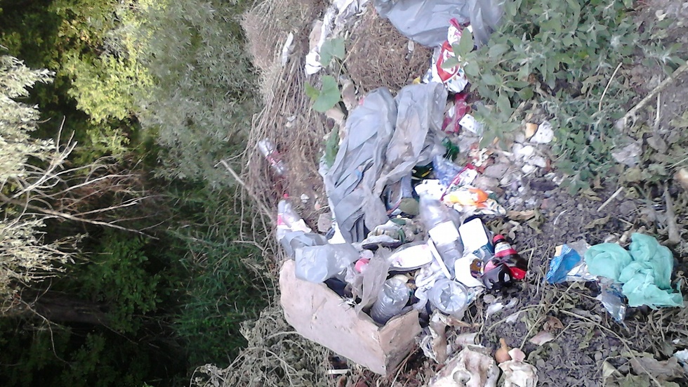 Изхвърляне на боклук на нерегламентирано място