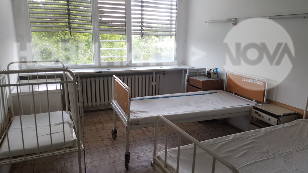 Ученици реновират стая в Детското отделение на МБАЛ-Добрич