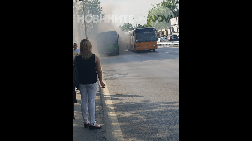 Автобус 404 се запали в движение