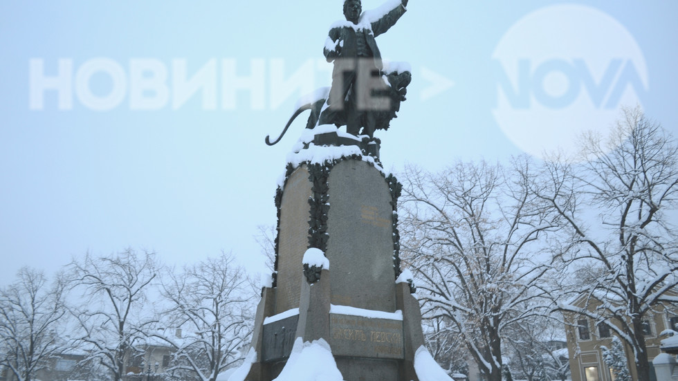 Паметникът на Левски в Карлово
