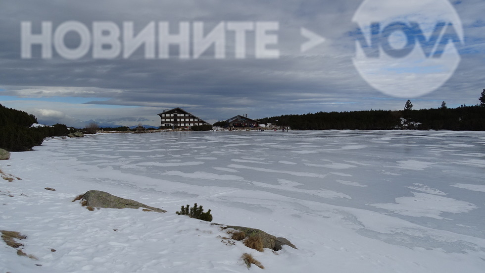 Хижа Безбог и замръзналото езеро