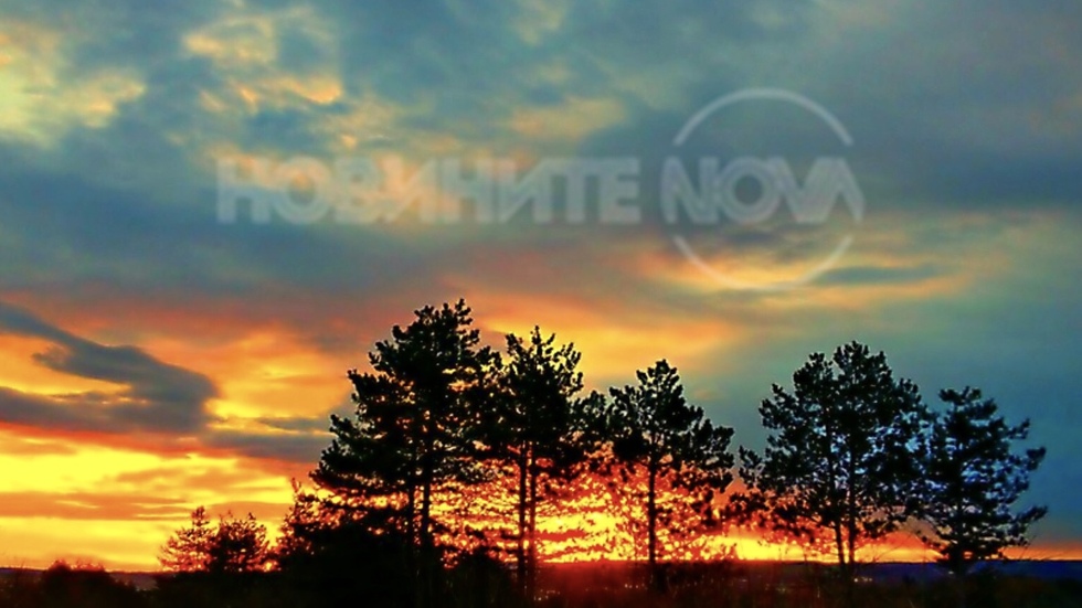 Цветни залезни контрасти