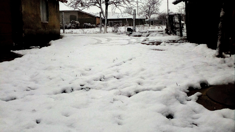 10-15 см сняг след обилен снеговалеж в Силистренско