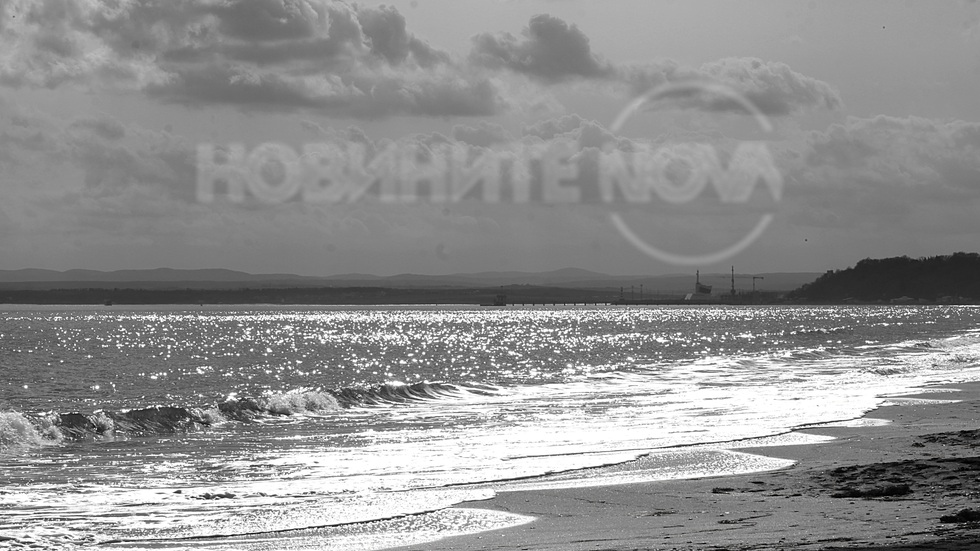 Слънчево пролетно море