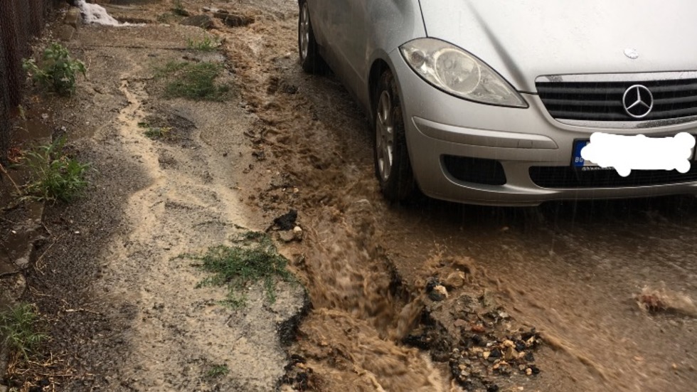 Дупнишкa улица под вода