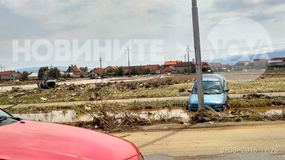Кадри от бедствието край Скопие