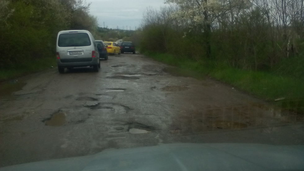 Пътят между Ихтиман и Вакарел