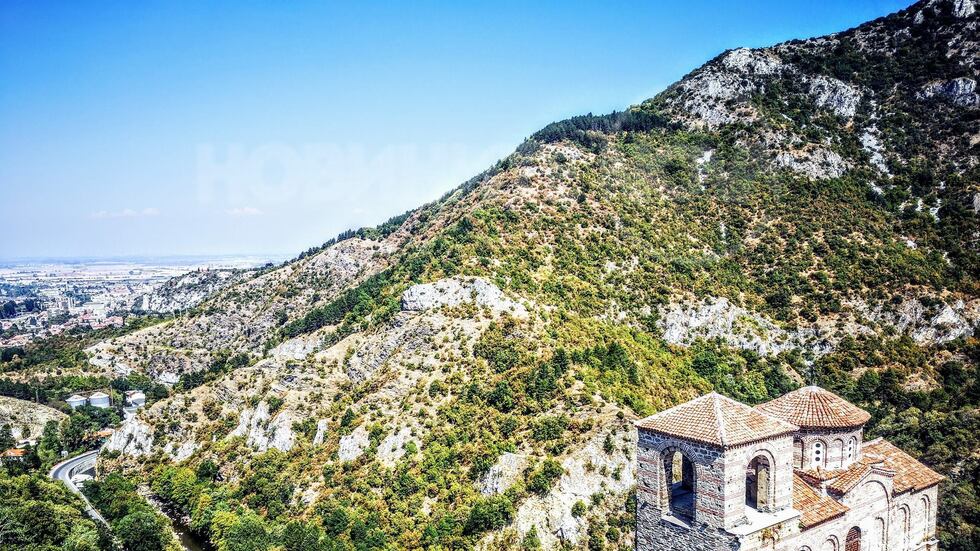 Китната и зелена Асенова крепост