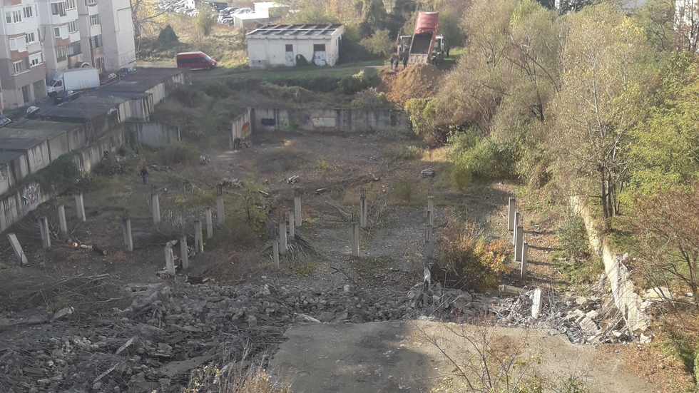 Абсурдно "облагородяване" на район в жк "Люлин"