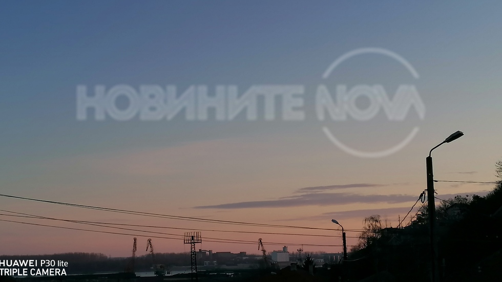 Сутрешно небе над Свищов
