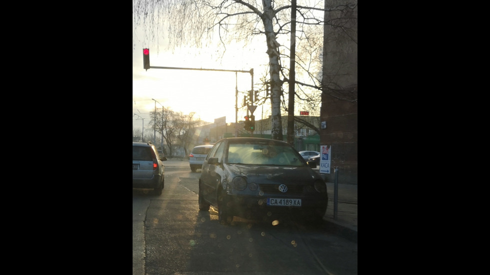 Неправилно паркиран автомобил