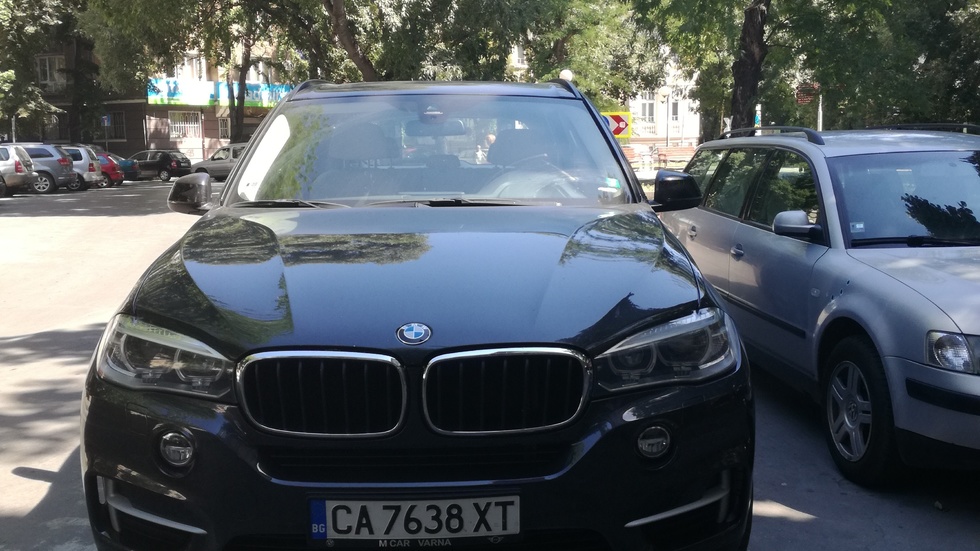 Идиотско паркиране в центъра на Варна