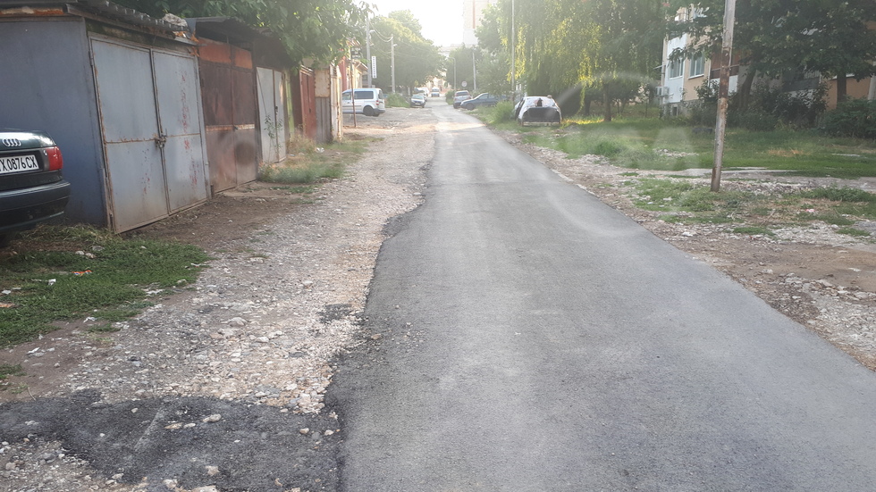 Асфалтиране на улици в Добрич