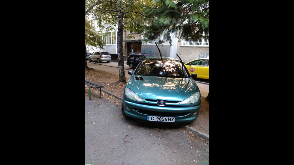 Паркиране в детска площадка