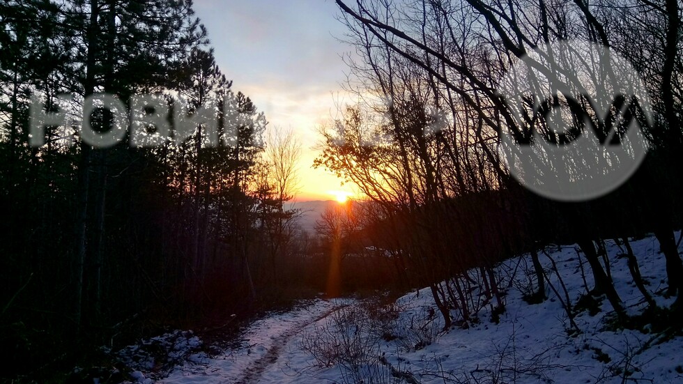 Февруарски изгрев край Асеновград