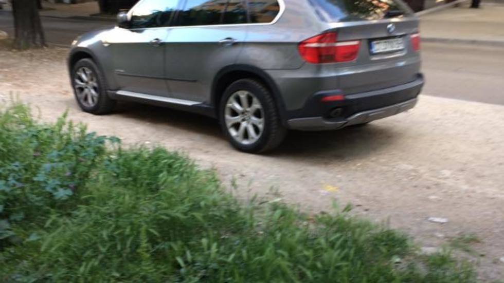 Тротоарен паркинг