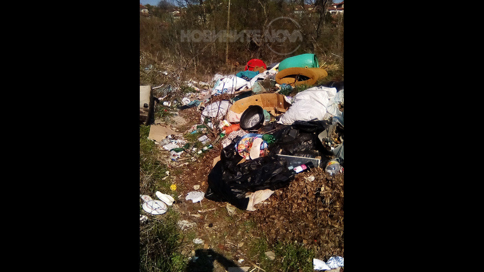 Път, пълен с боклуци